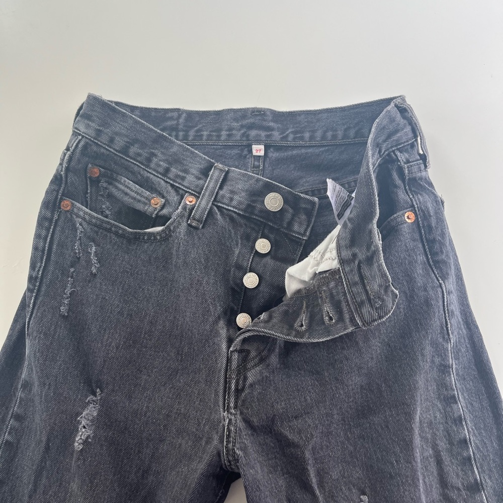 Straight-Leg Ripped Levi’s Jean - Picture 3 of 6